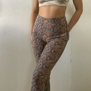 Snake print leggings